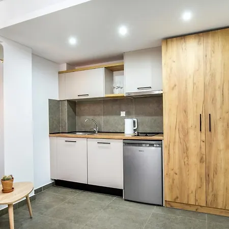 Linden Apartment Potos