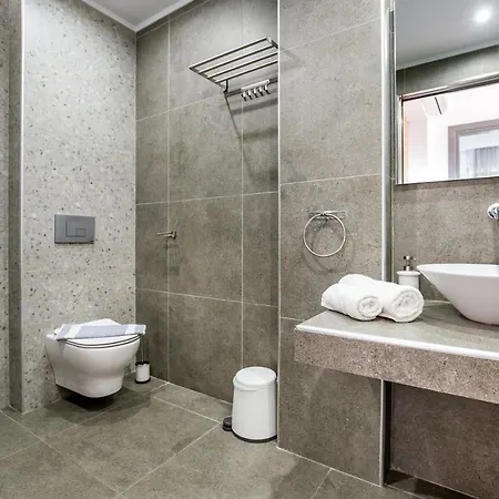 Linden Apartment Potos