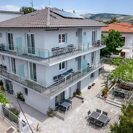 Linden Apartment Potos